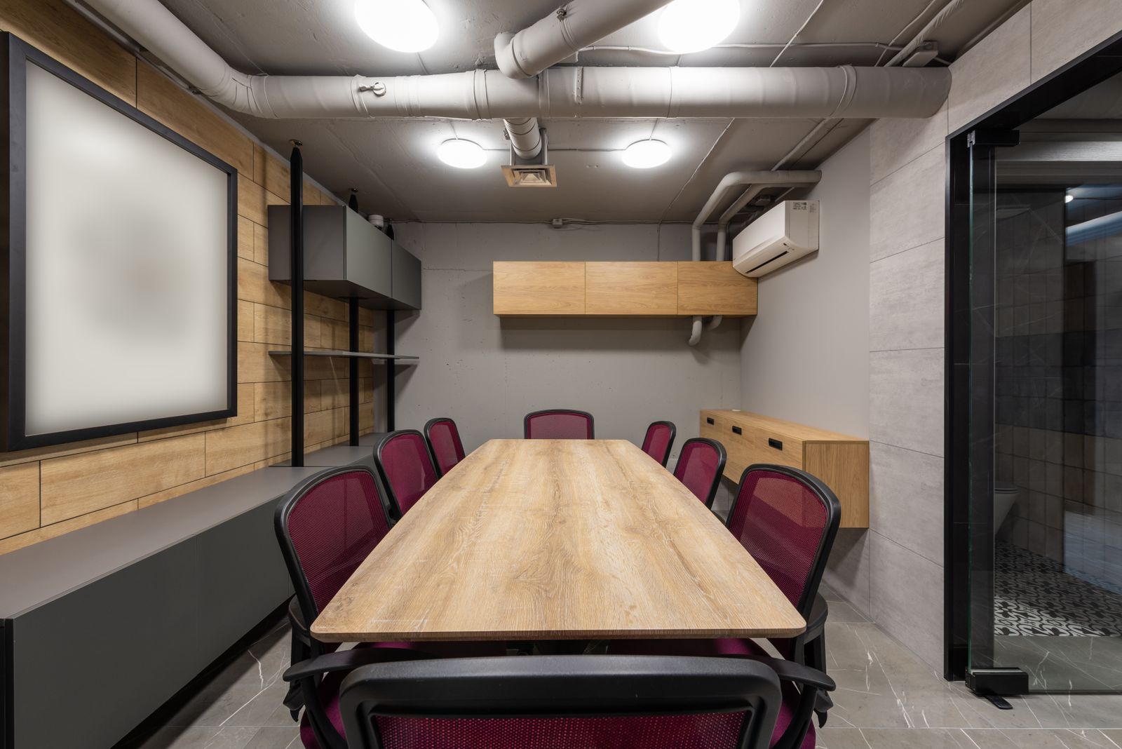 A meeting table in the Menaul Boulevard office